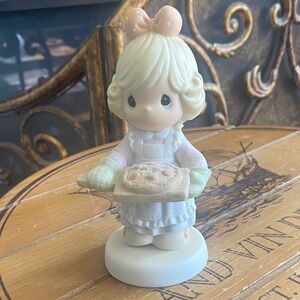 Vintage Precious Moments Girl with Pie Figurine Friendship’s A Slice of Life